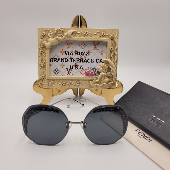 FENDI Geometric Sunglasses For Women Or Men's Who Loves A Little Glitter 🥰 - Picture 2 of 8
